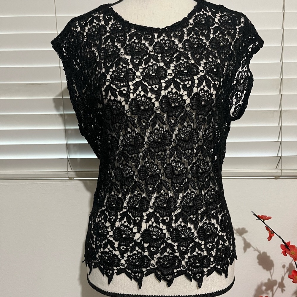 Black Lace Floral Short-Sleeve Women's Top